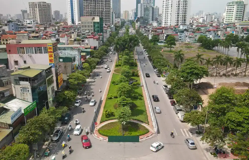 Ảnh chụp phố Văn Cao Hà Nội trước khi mở rộng