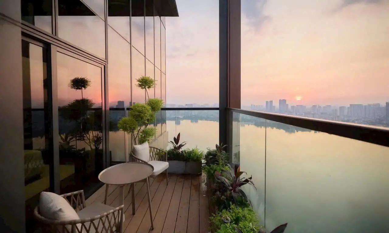 Ban công căn hộ Ascott Tây Hồ khi cân nhắc mức chênh view